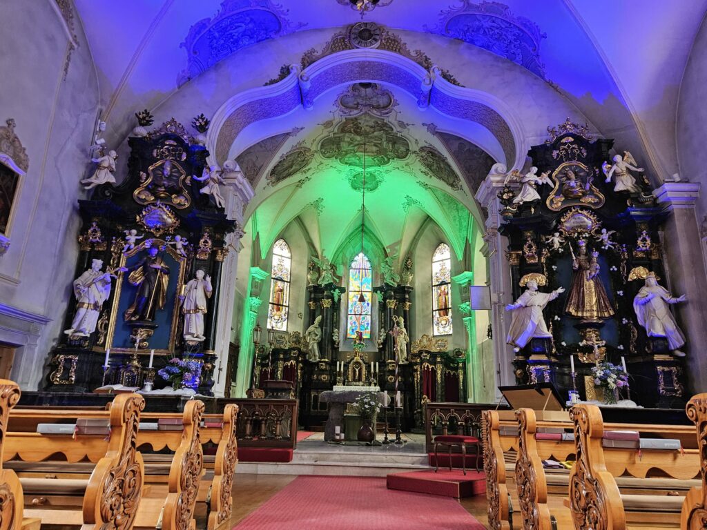 Pfarrkirche St. Gallenkirch innen für Konzert